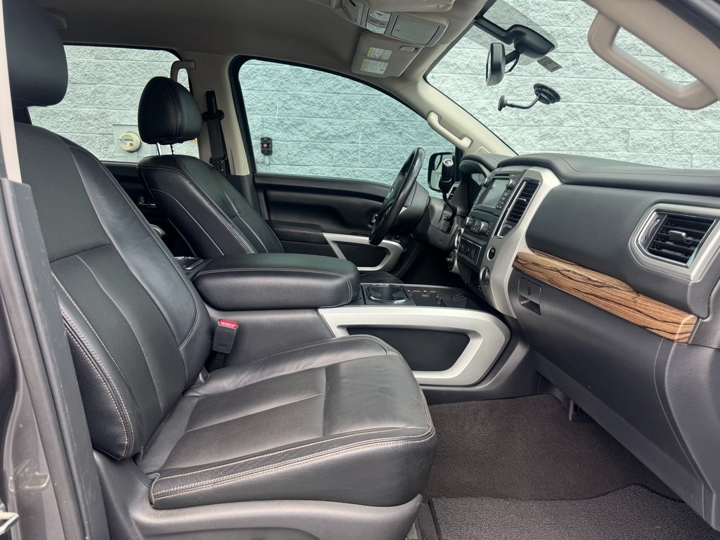 2017 Nissan Titan SL photo 8