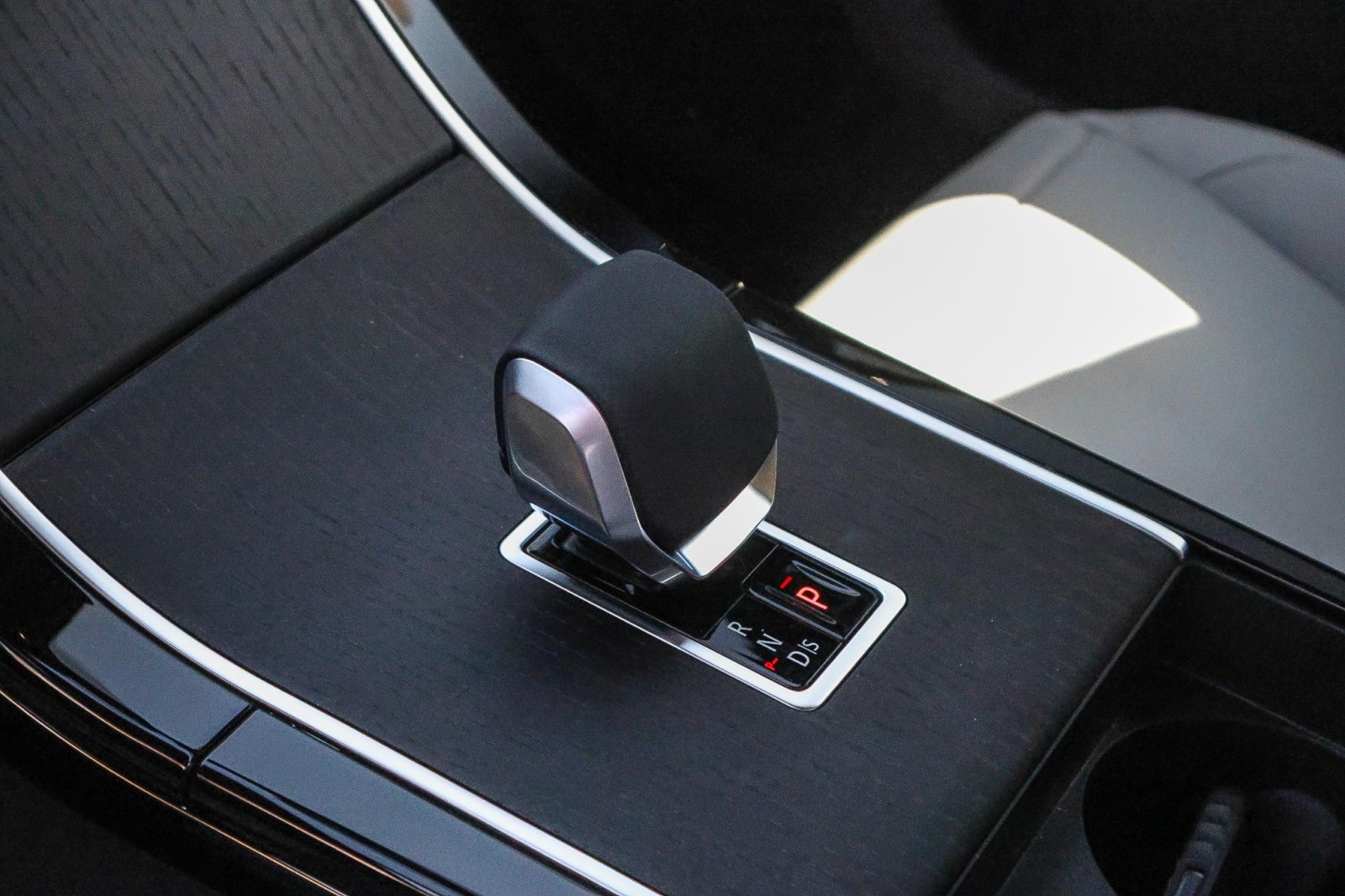 2026 Land Rover Range Rover Velar S photo 21