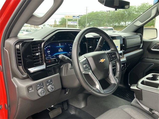 2024 Chevrolet Silverado 1500 LT photo 2