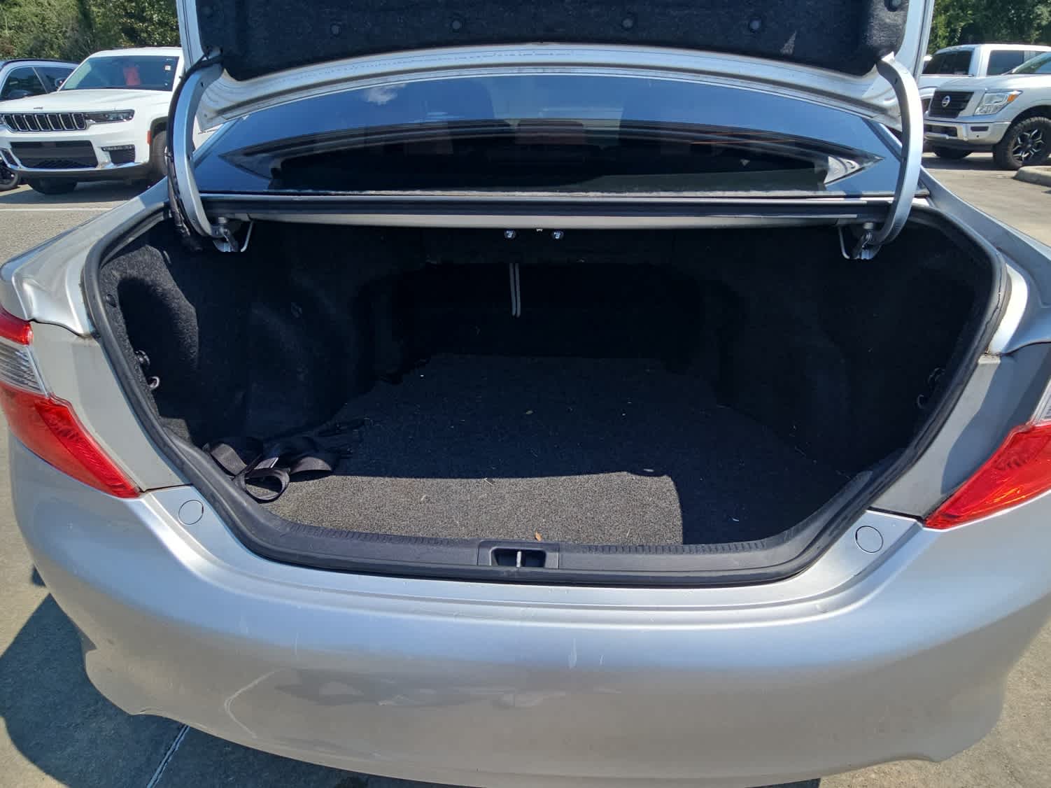 2014 Toyota Camry LE photo 9