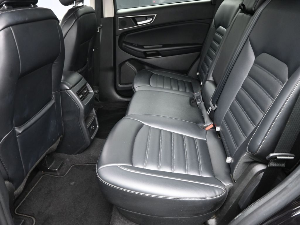 2022 Ford Edge SEL photo 8