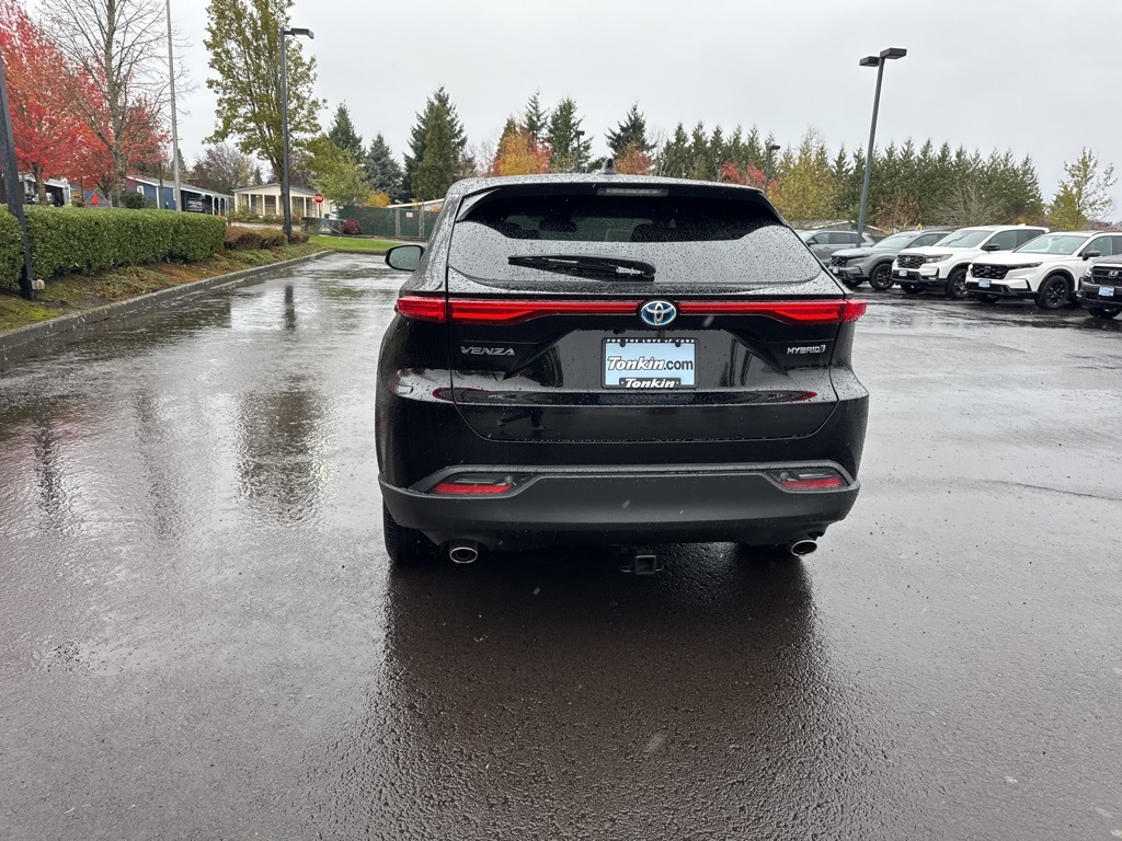 2022 Toyota Venza LE photo 2