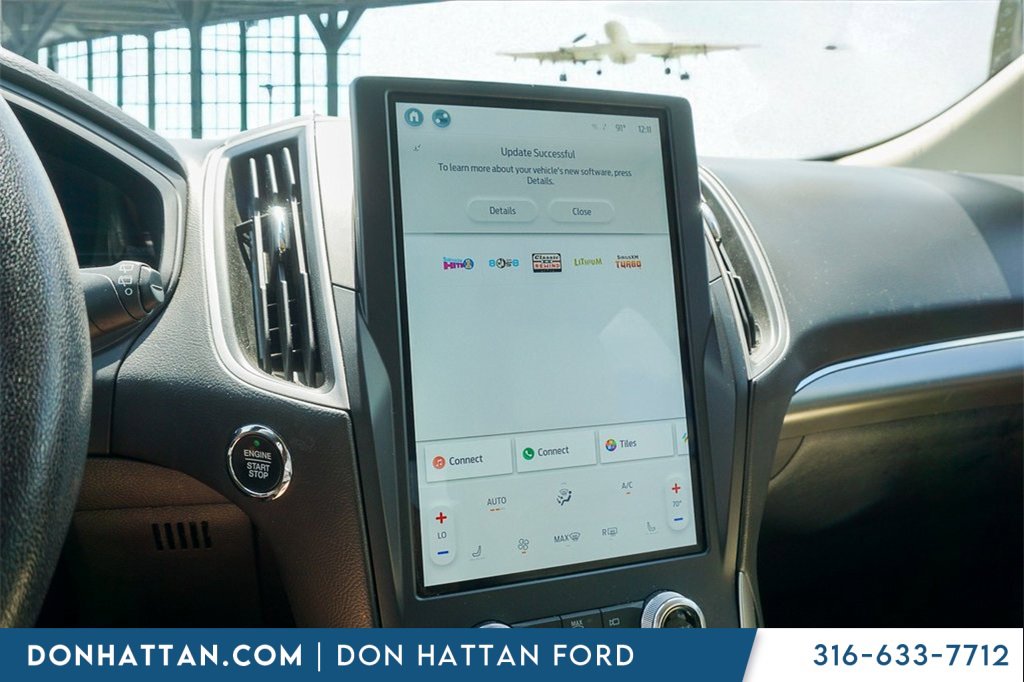 2022 Ford Edge SEL photo 6