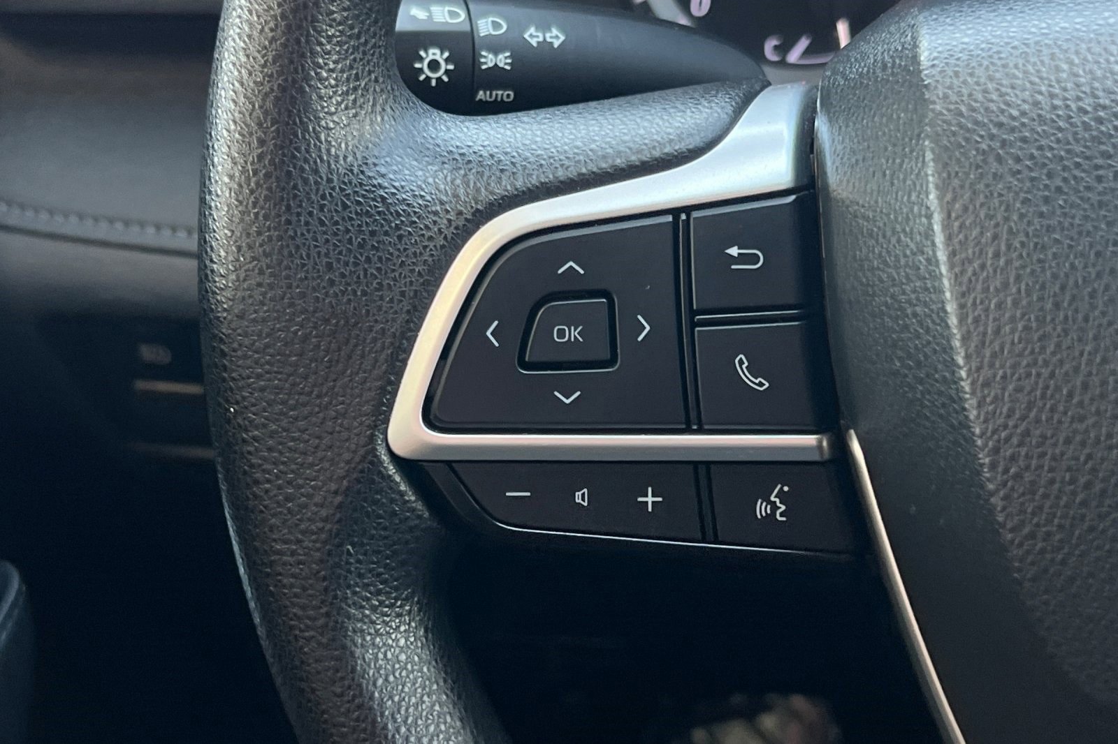 2023 Toyota Highlander L photo 26
