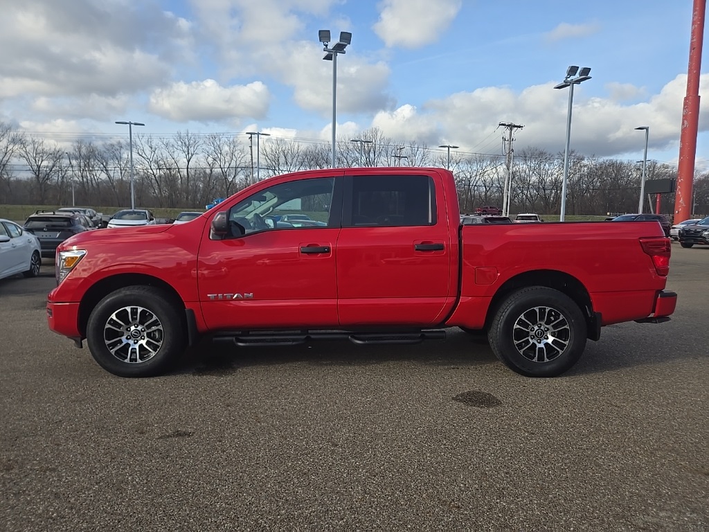 2024 Nissan Titan SV photo 4