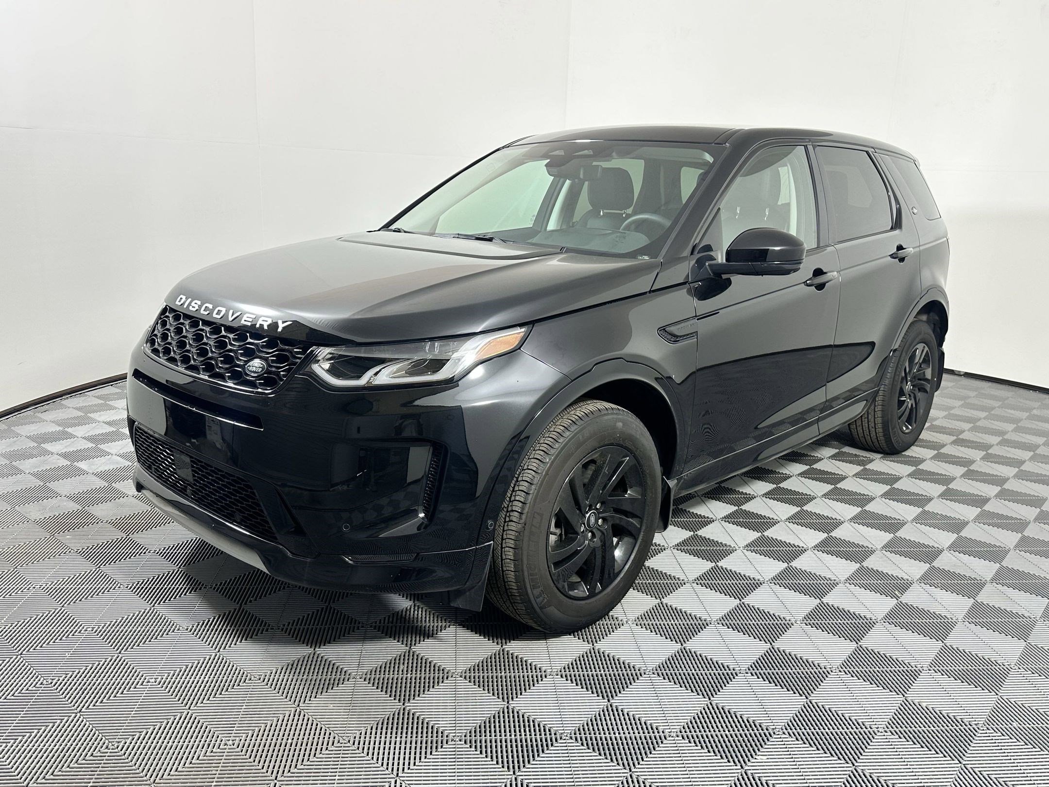 2024 Land Rover Discovery Sport S's photo