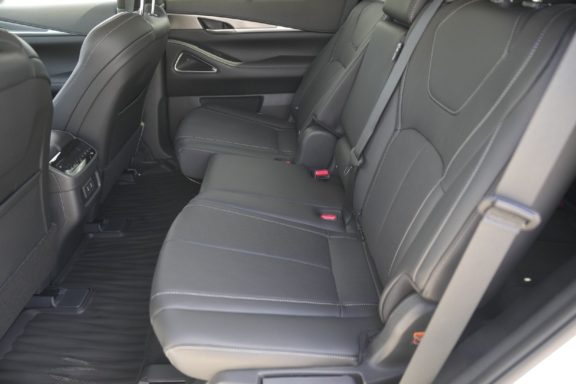 2026 Infiniti QX60 Luxe photo 17