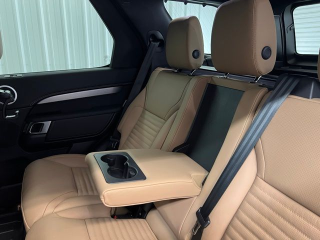 2025 Land Rover Discovery SE photo 15