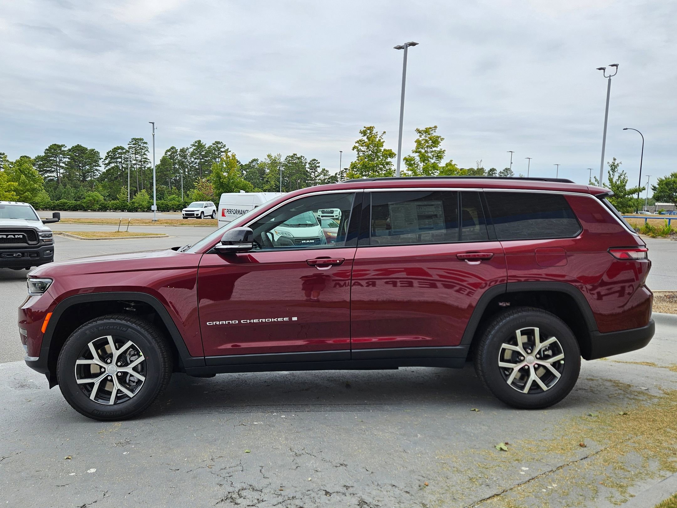 2025 Jeep Grand Cherokee Limited photo 4