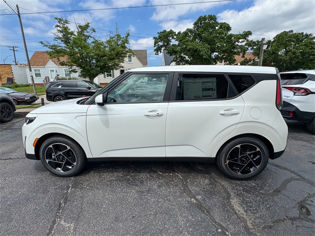 2025 Kia Soul EX photo 3