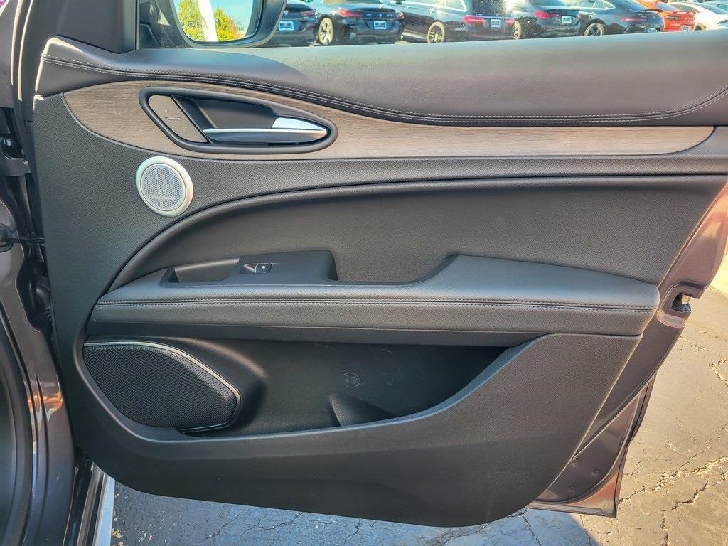 2023 Alfa Romeo Stelvio Ti photo 22