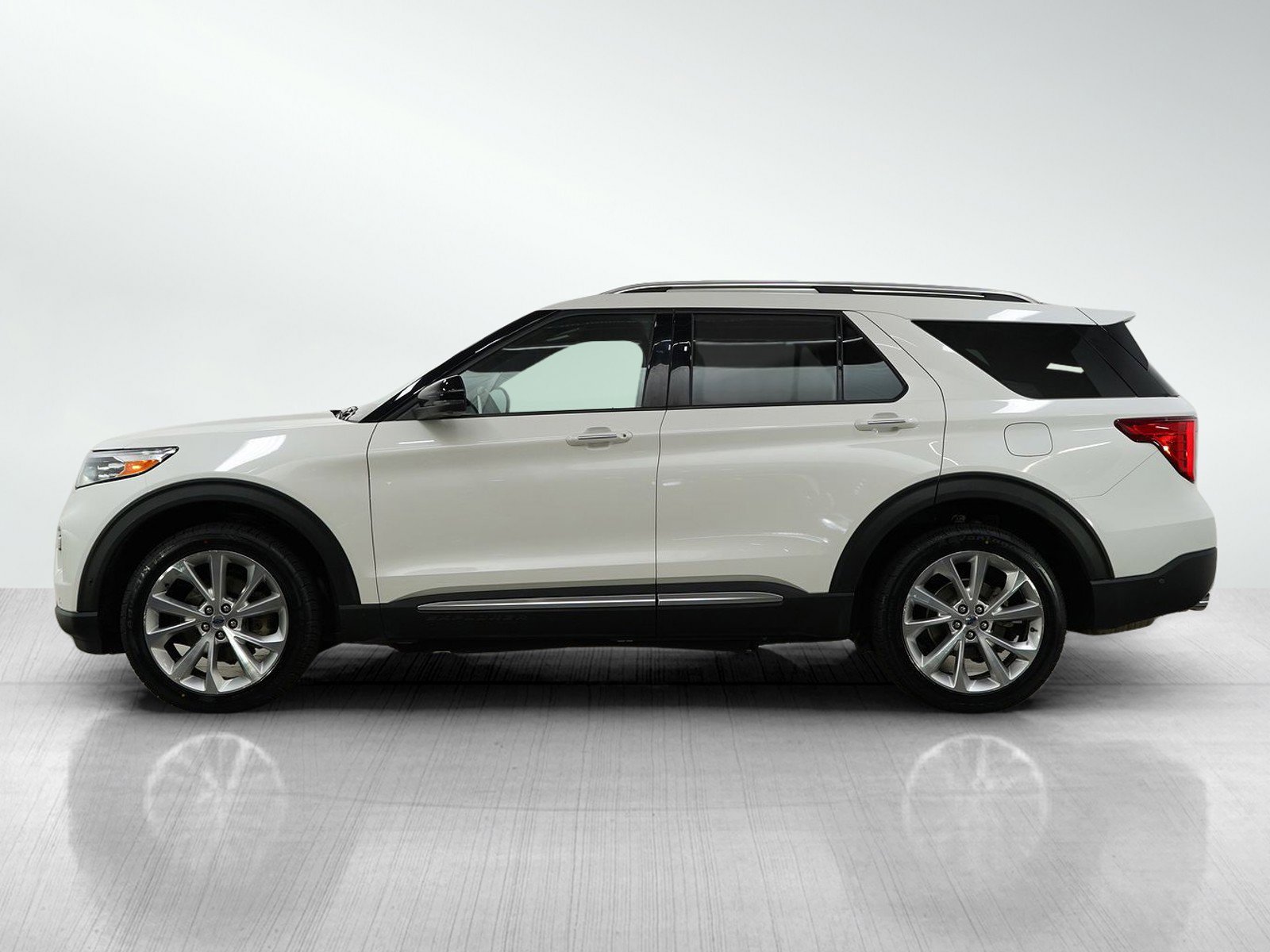 Used 2022 Ford Explorer Platinum with VIN 1FM5K8HC3NGB53124 for sale in Roseville, Minnesota