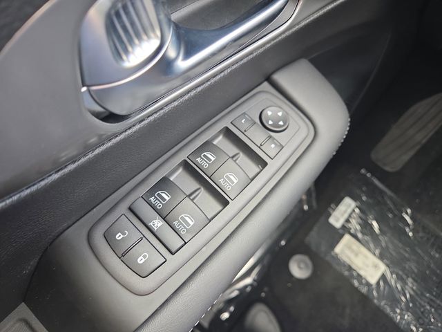 2026 Chrysler Pacifica photo 27