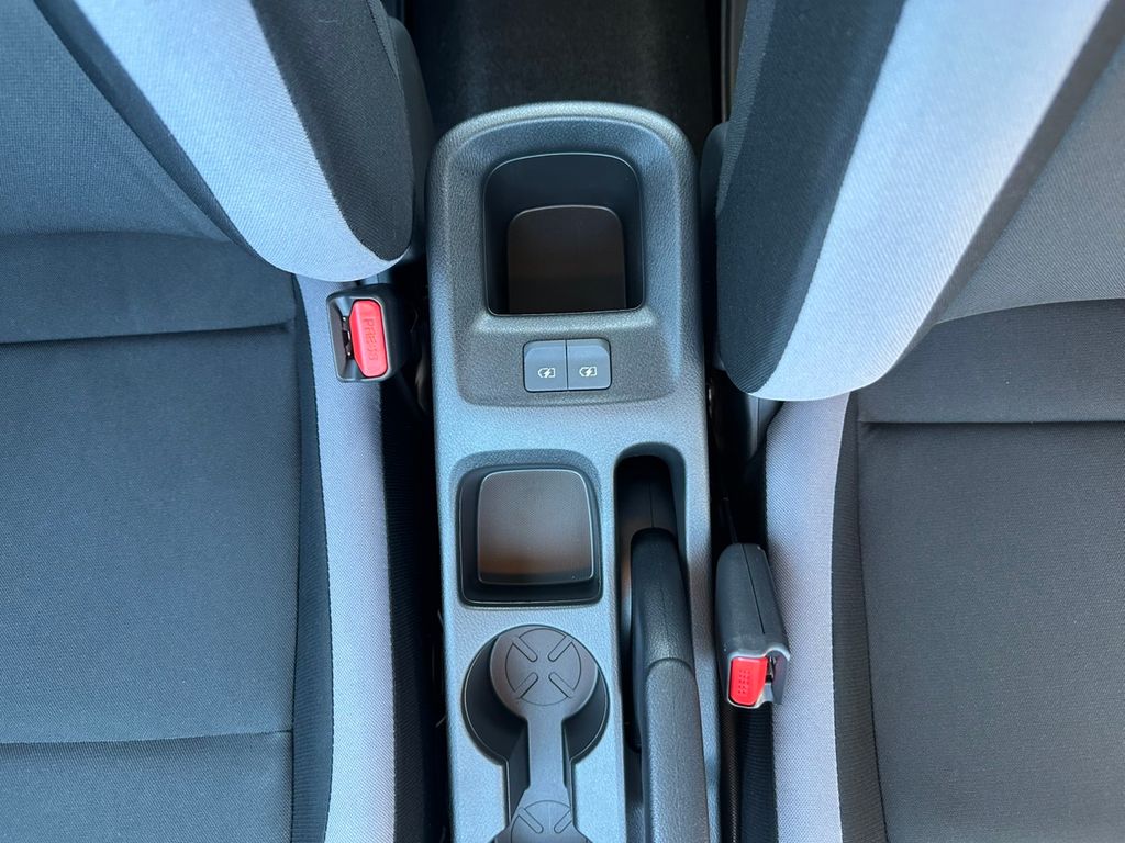 2025 Nissan Versa 1.6 S photo 19