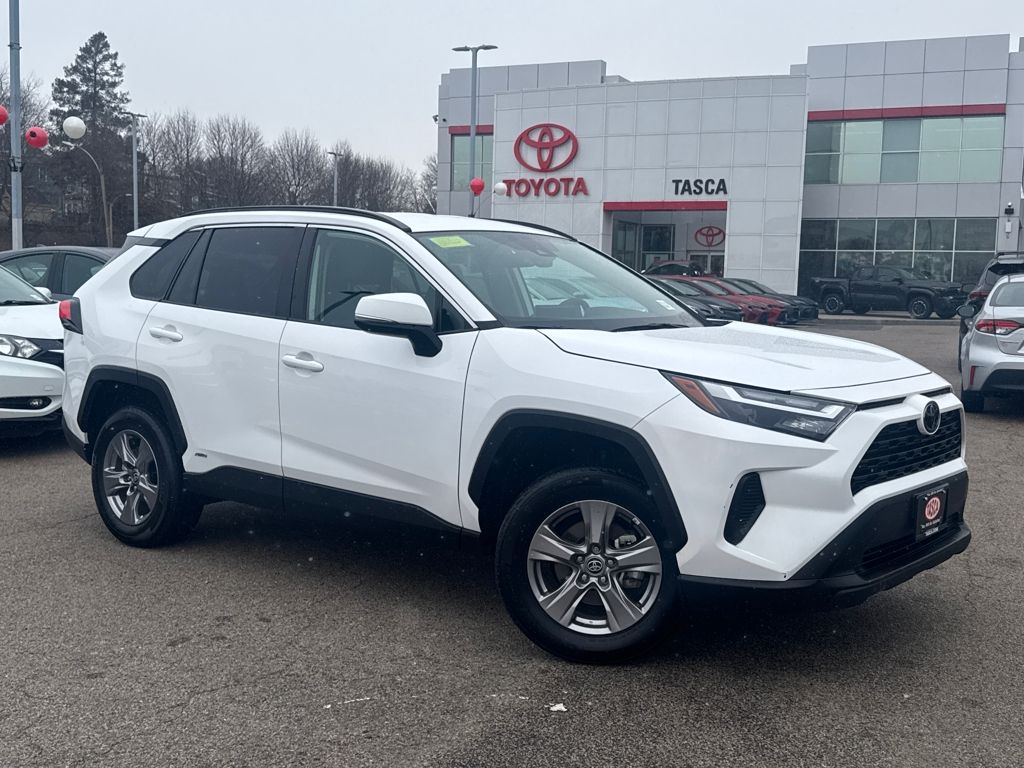 2025 Toyota RAV4 XLE's photo