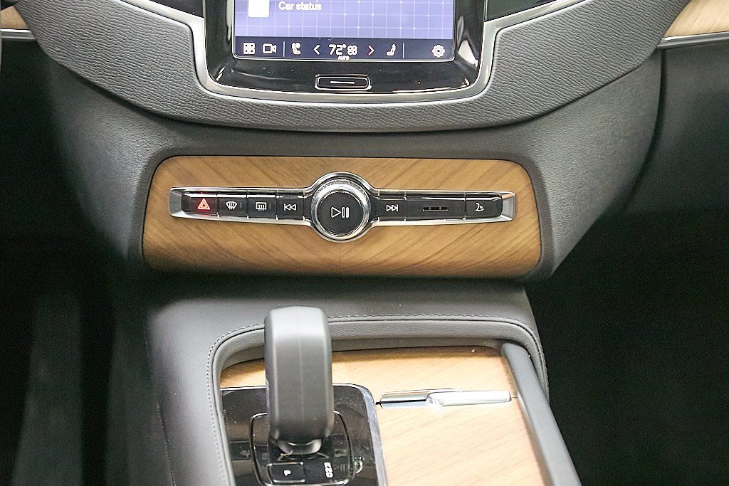 2023 VOLVO XC90 - Image 29