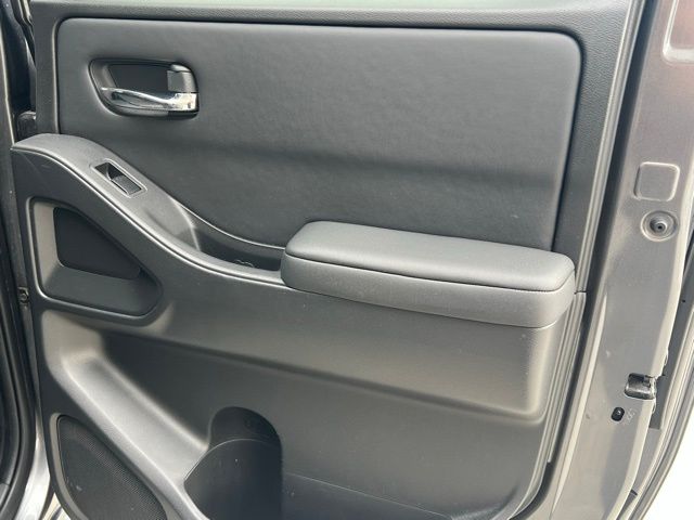 2022 Nissan Frontier SV photo 25