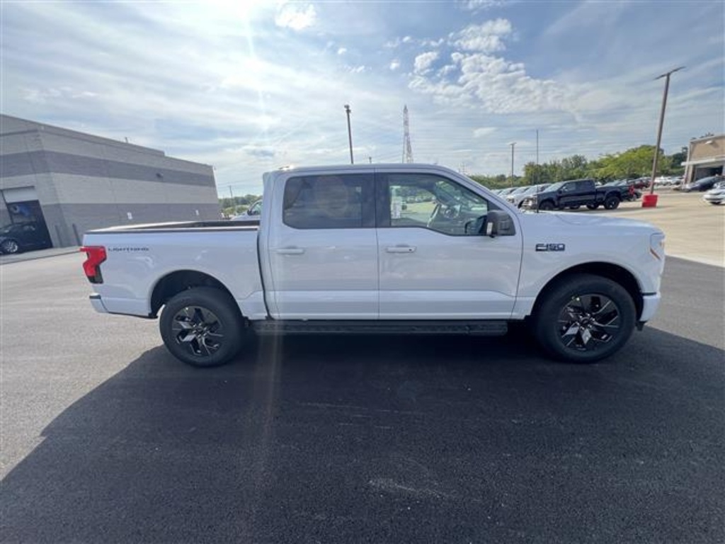 2025 Ford F-150 Lightning photo 3