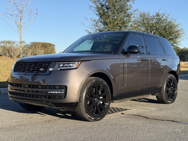2025 Land Rover Range Rover SE's photo