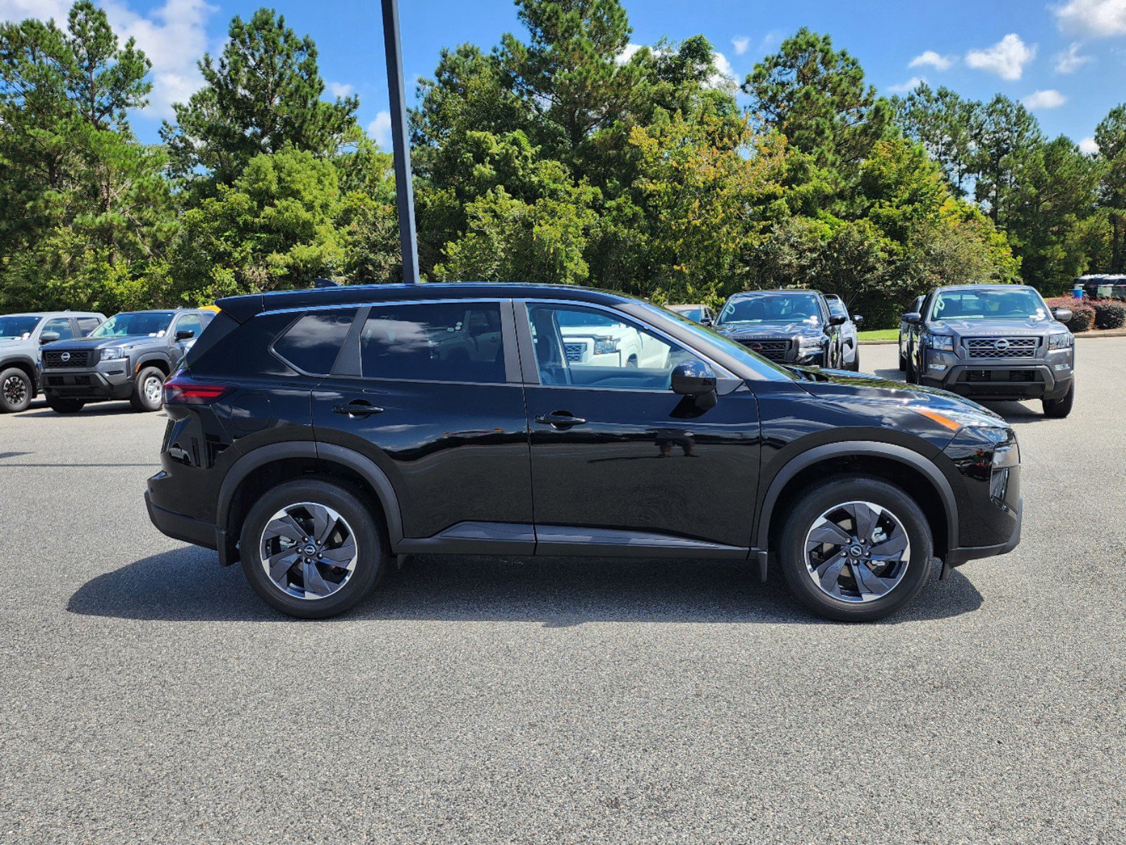 2026 Nissan Rogue SV photo 3