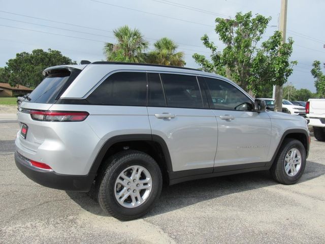 2025 Jeep Grand Cherokee Laredo photo 6