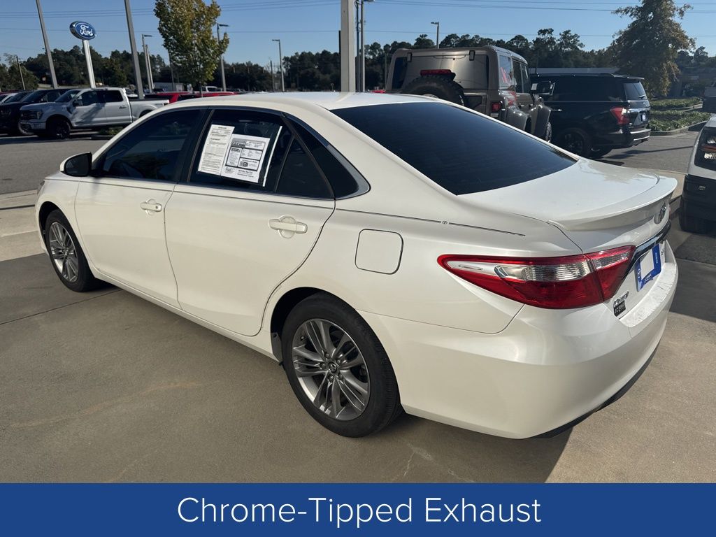 2017 Toyota Camry SE photo 3