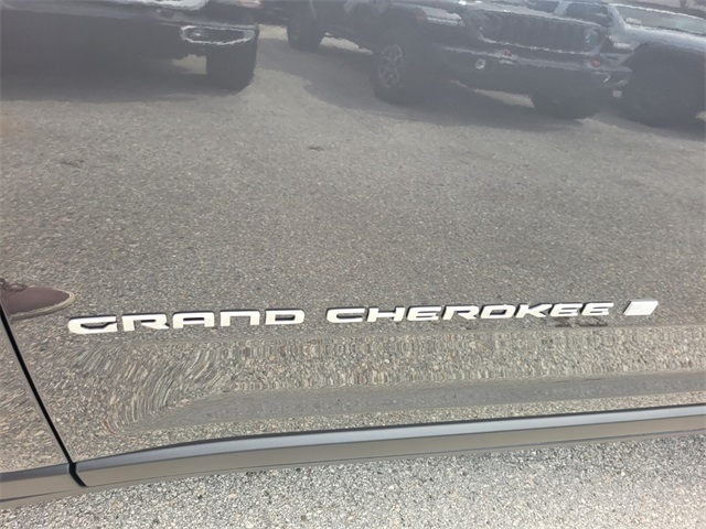 2025 Jeep Cherokee Limited photo 3