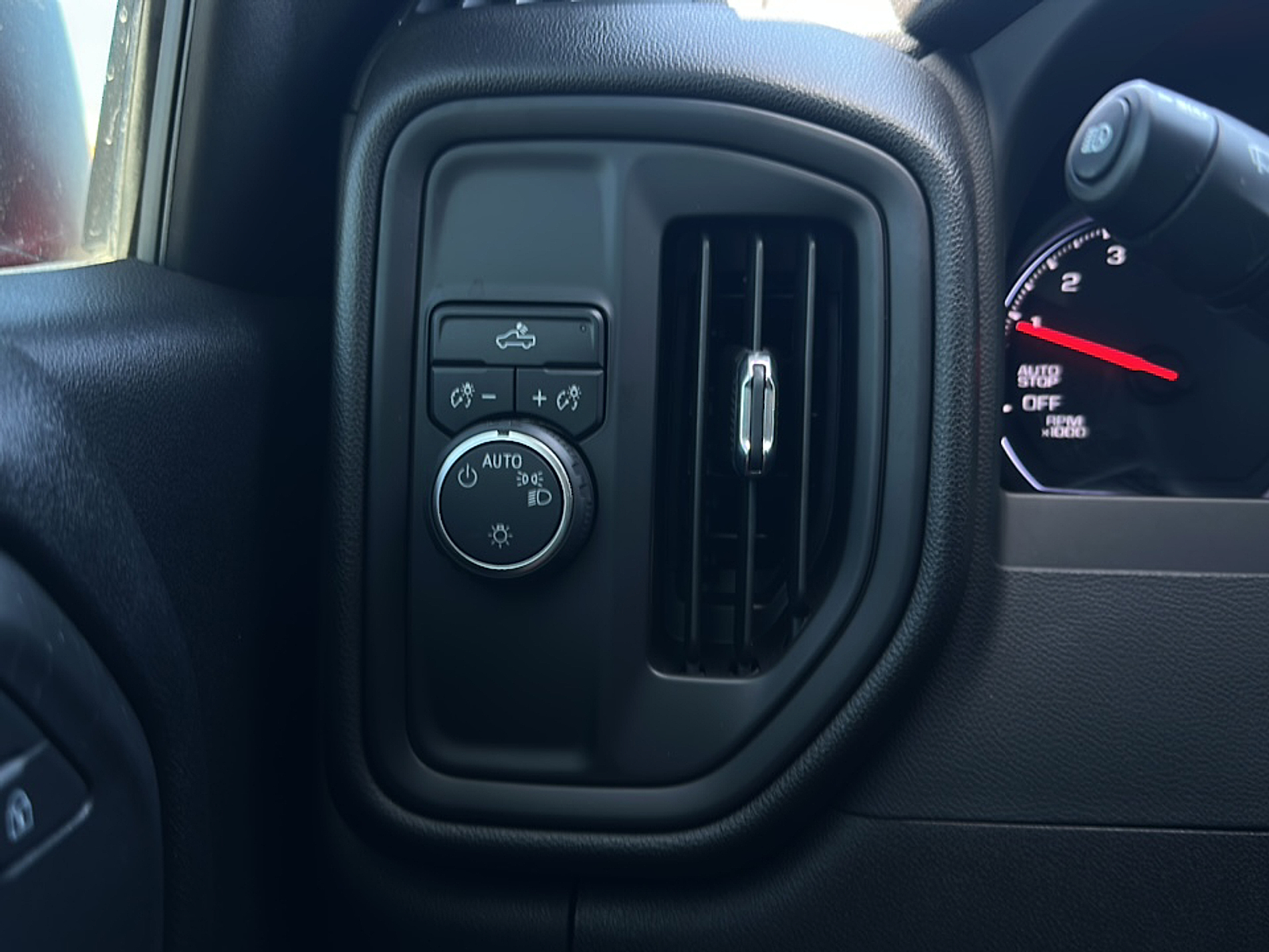 2023 Chevrolet Silverado 1500 Custom photo 19
