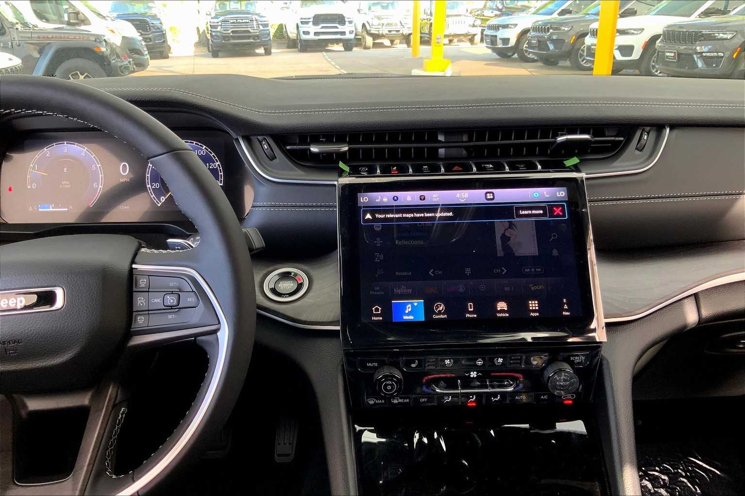 2025 Jeep Grand Cherokee Limited photo 3