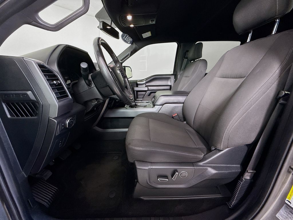 2017 Ford F-150 XLT photo 2