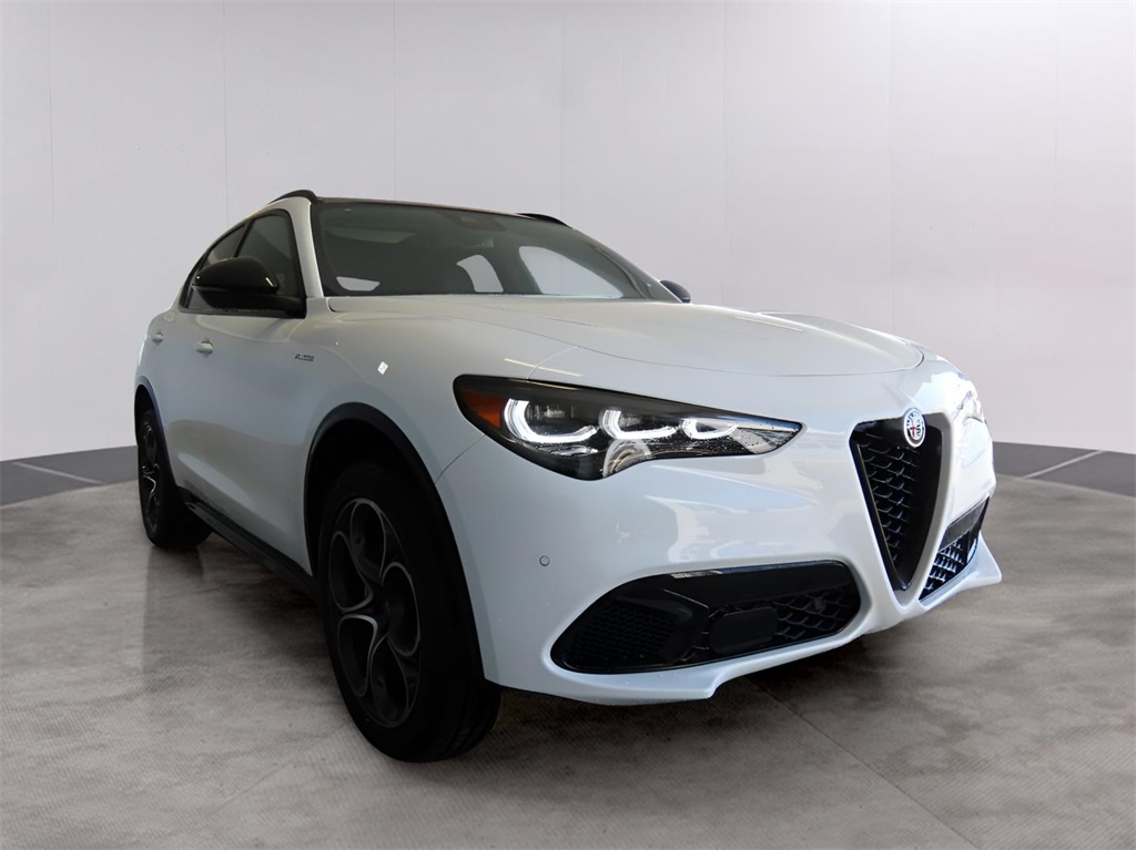 2025 Alfa Romeo Stelvio Sprint Base photo 3