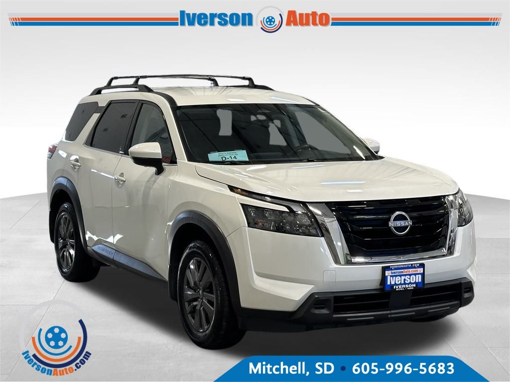 2024 Nissan Pathfinder SV's photo