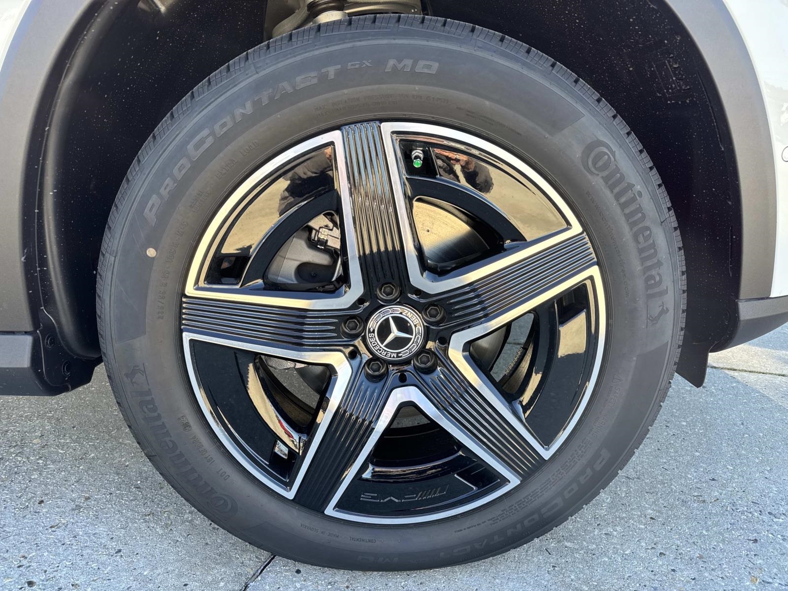 2026 Mercedes Benz GLC 300 4MATIC photo 3