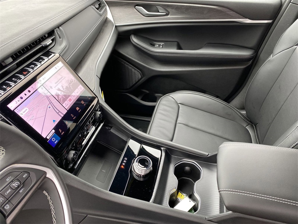 2025 Jeep Grand Cherokee Limited photo 26