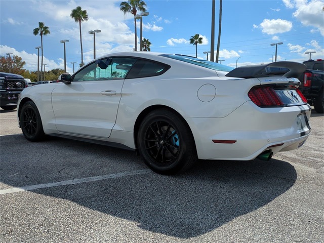 2017 Ford Mustang V6 photo 6