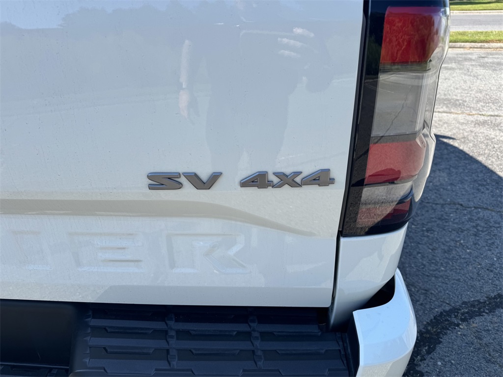 2024 Nissan Frontier SV photo 9