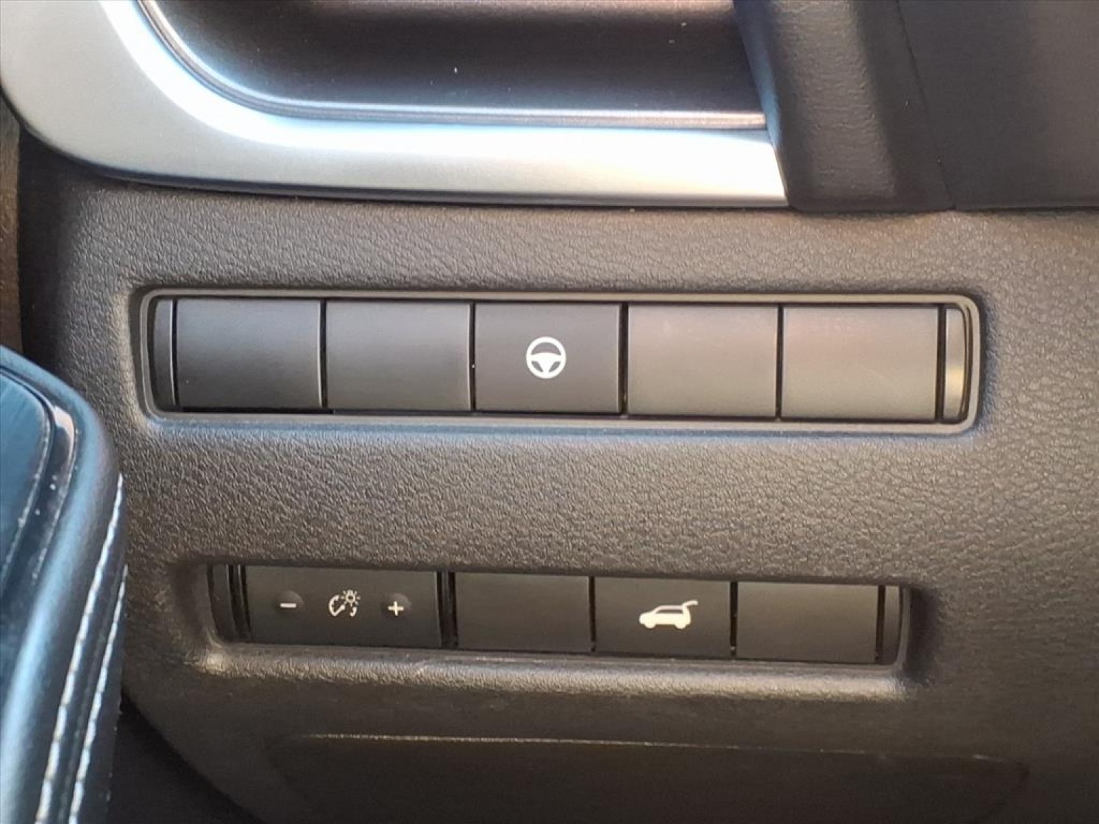 2022 Nissan Rogue SV Silver at Robbins Nissan