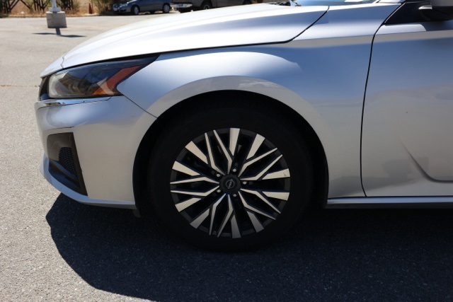 2023 Nissan Altima 2.5 SV photo 9