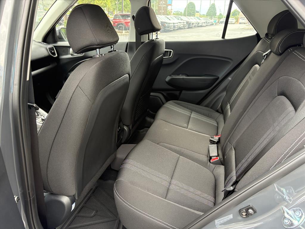 2025 Hyundai Venue SEL photo 11