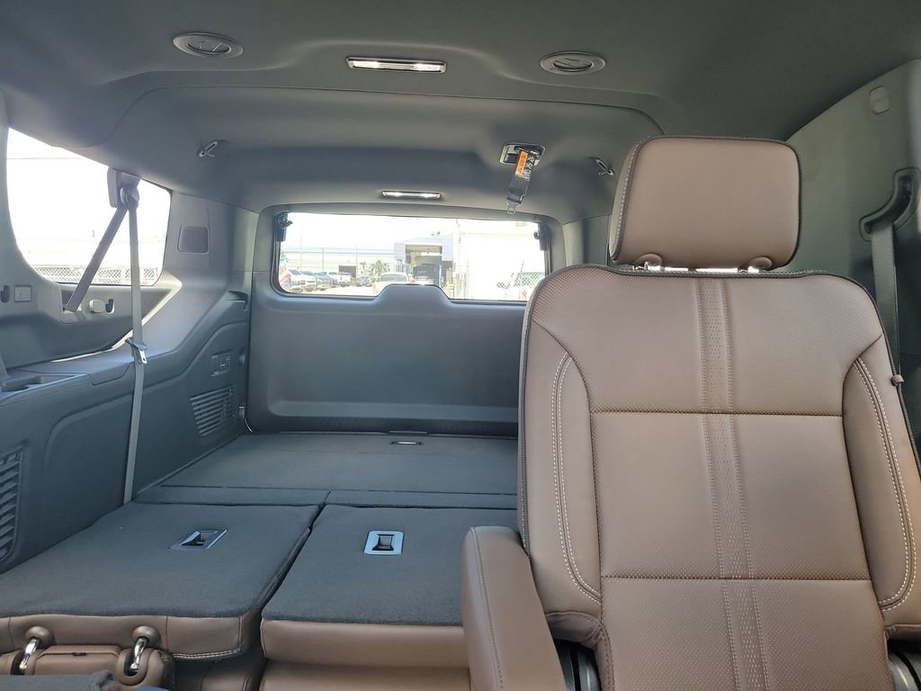 2025 Chevrolet Suburban High Country photo 13