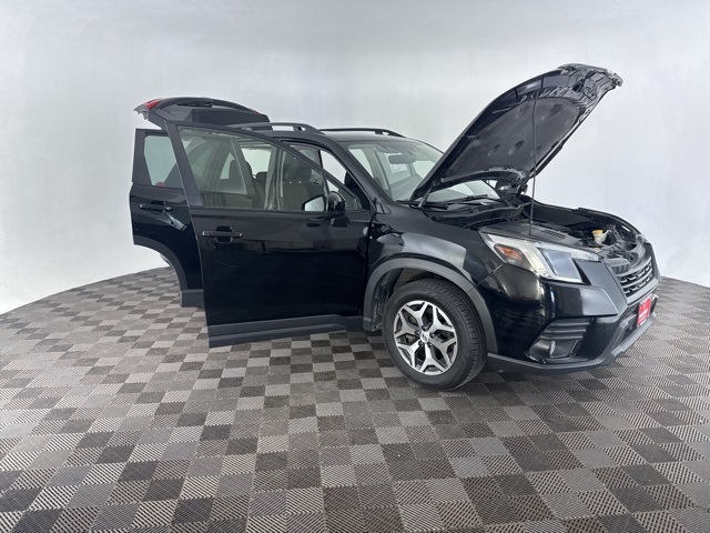 2022 Subaru Forester Premium photo 12