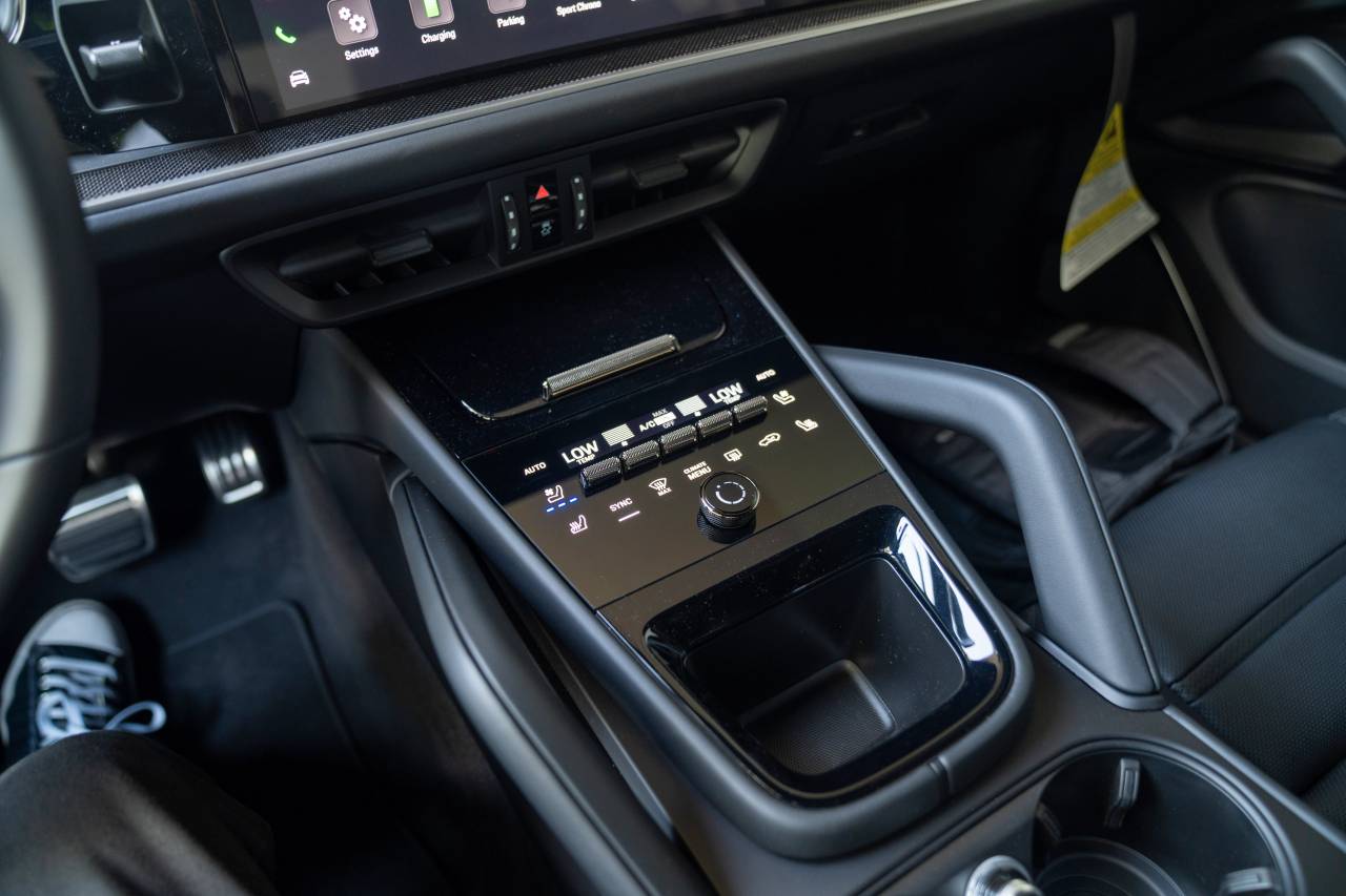 2025 Porsche Cayenne Turbo E-Hybrid Coupe photo 21