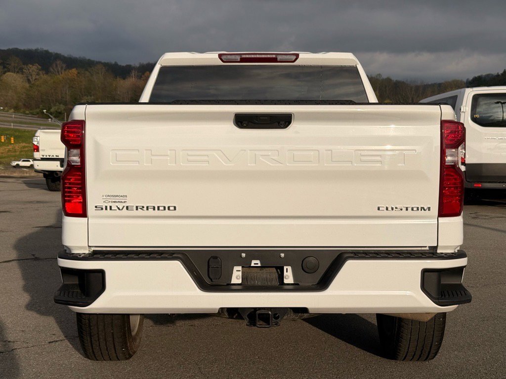 2023 Chevrolet Silverado 1500 Custom photo 4