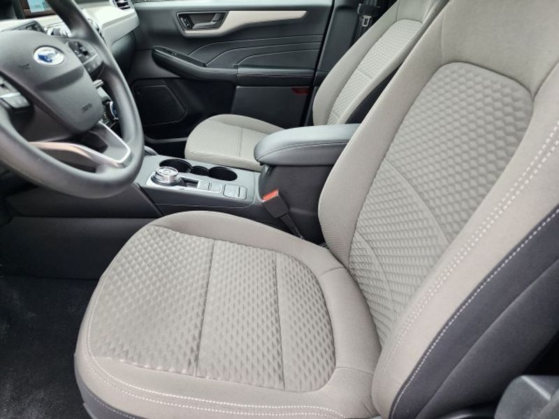 2022 Ford Escape SE photo 7
