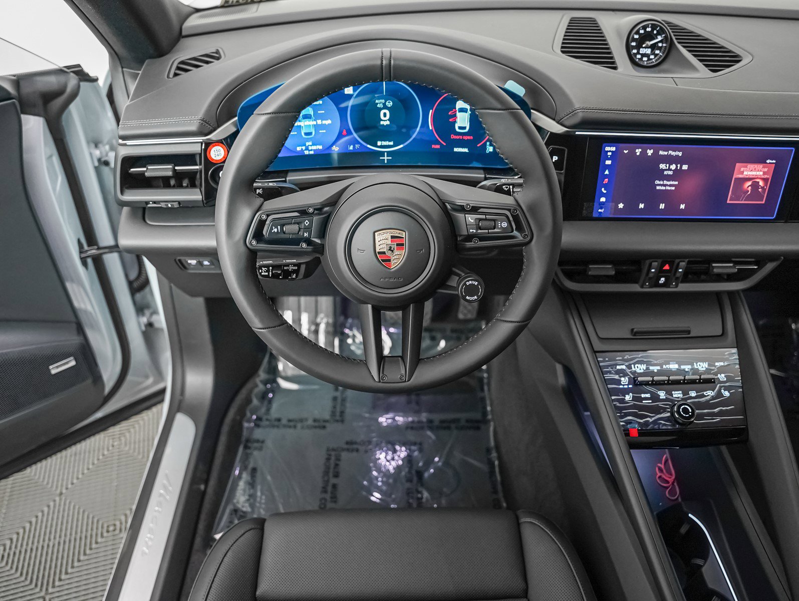 2025 Porsche Macan Electric photo 14
