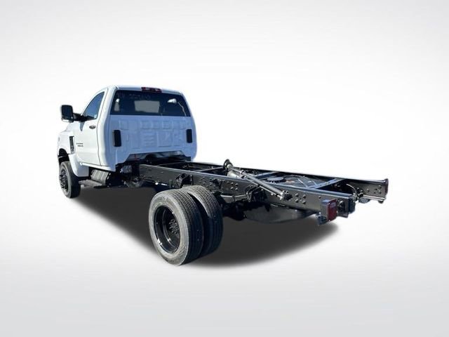 2024 Chevrolet Silverado 6500HD Work Truck LT photo 3
