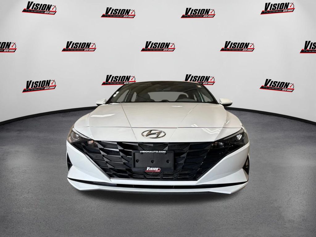 2023 Hyundai Elantra SEL photo 2