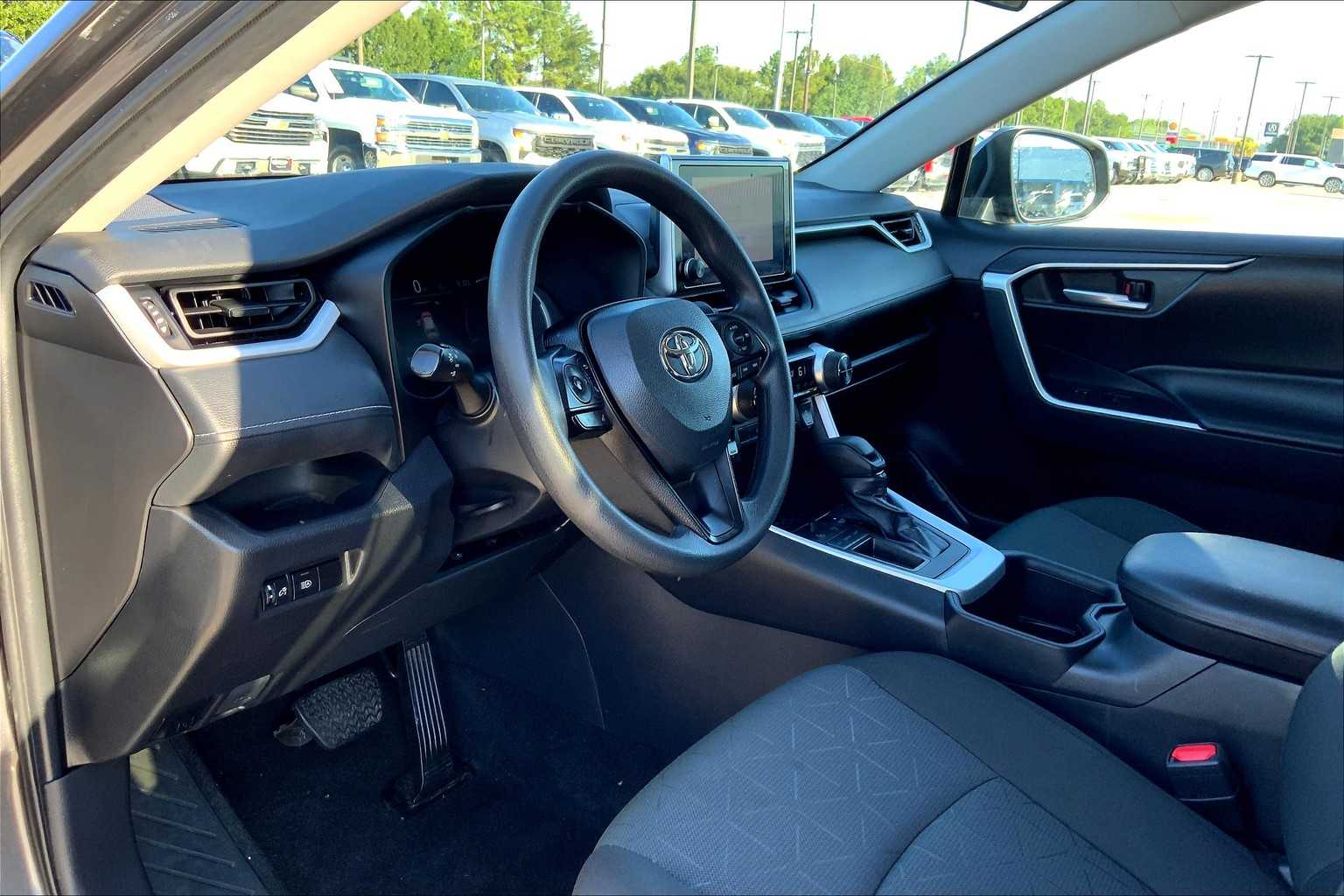 2024 Toyota RAV4 XLE photo 15