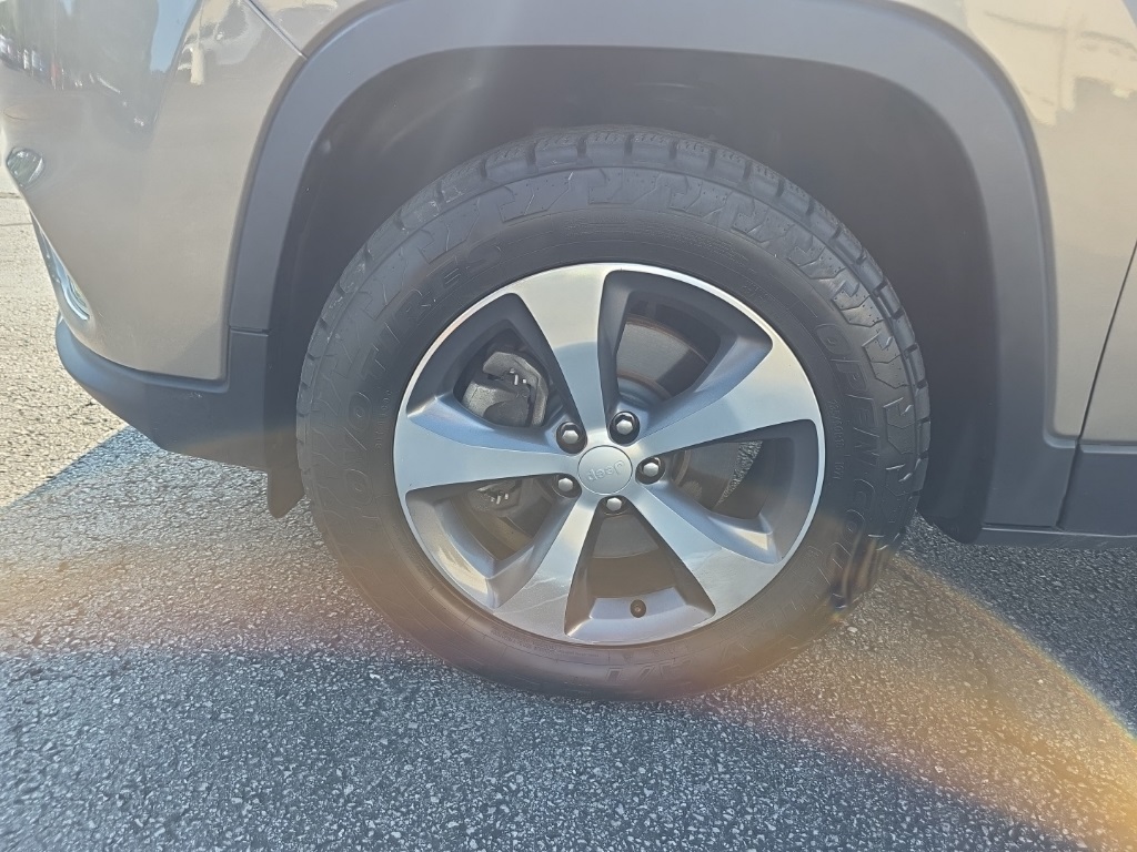 2019 Jeep Cherokee Limited photo 4