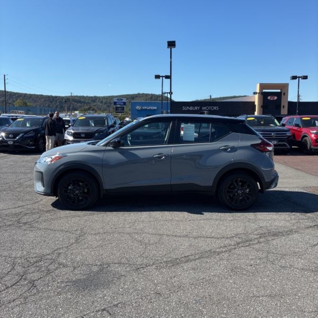 2023 Nissan Kicks SV photo 3